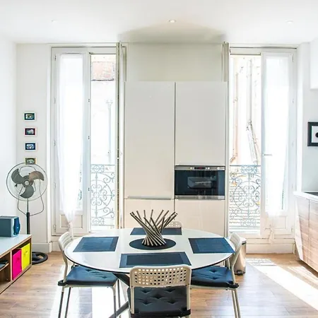 Apartment Grand 2 Avec Balcon Parc Longchamp